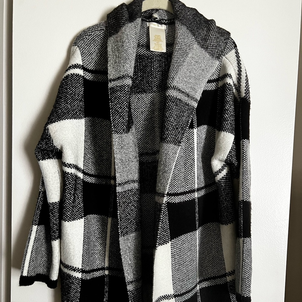 Black and white thick sweater